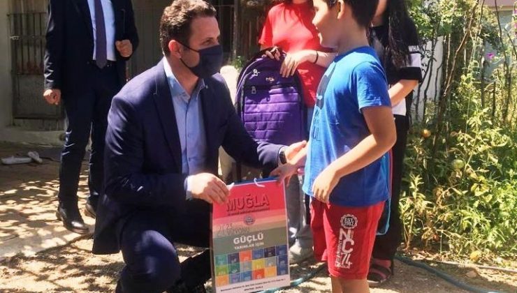 Muğla’da afetzede öğrencilere kırtasiye yardımı yapıldı