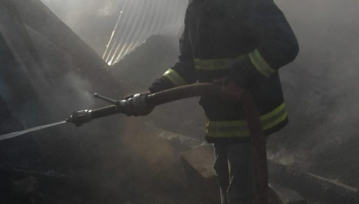 Muradiye’de samanlık yangını