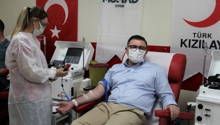 MÜSİAD İzmir’den Kızılay’a kan bağışı