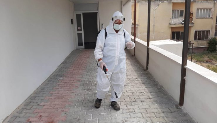 Mut Belediyesi, Covid-19 görülen apartmanları dezenfekte ediyor
