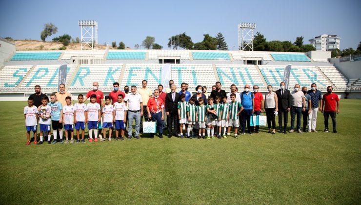 Nilüferli şampiyonlara Başkan Erdem’den ödül