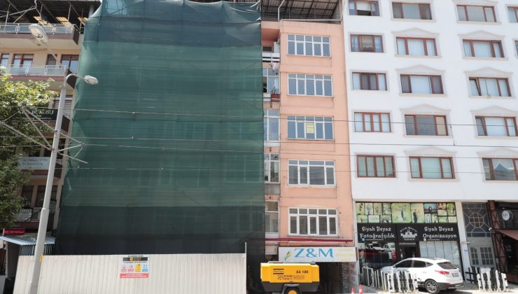 O binanın yıkımına 22 yıl sonra başlandı