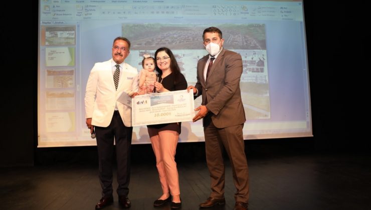 Ödülünü kucağında bebeğiyle aldı