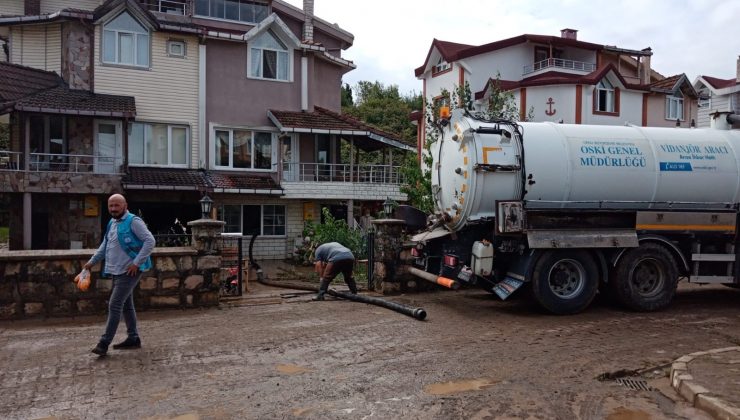 Ordu’da sel sonrası evlerdeki sular tahliye ediliyor