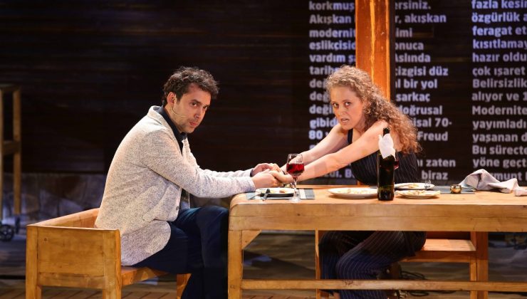 Ormandaki Kulübe’de tiyatro keyfi sürüyor