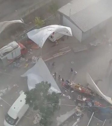 Osmaniye’de aniden gelen fırtına tozunu dumana kattı