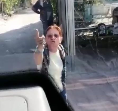 Otobüste maske takmayı reddeden kadın ortalığı birbirine kattı