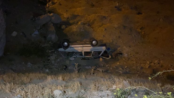 Otomobil boş arsaya uçtu: 3 yaralı