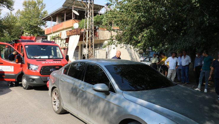 Otomobildeki hareketsiz sürücü mahalleliyi telaşlandırdı