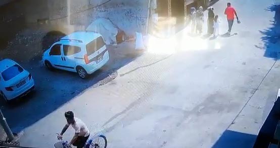 Bisikletli kapkaççı dövmesinden yakalandı