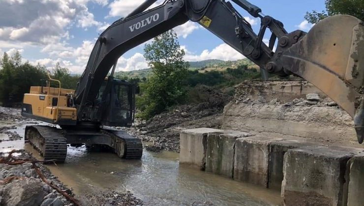 Özel İdare selin yaralarını sarıyor