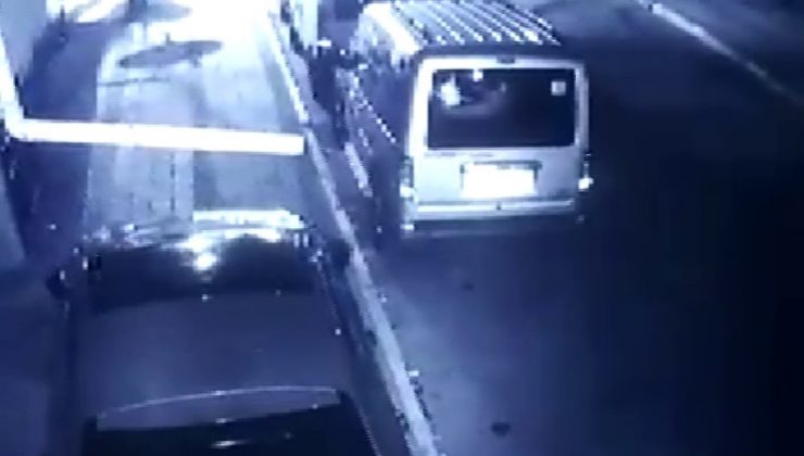 Sancaktepe’de otomobilin kundaklanma anı kamerada