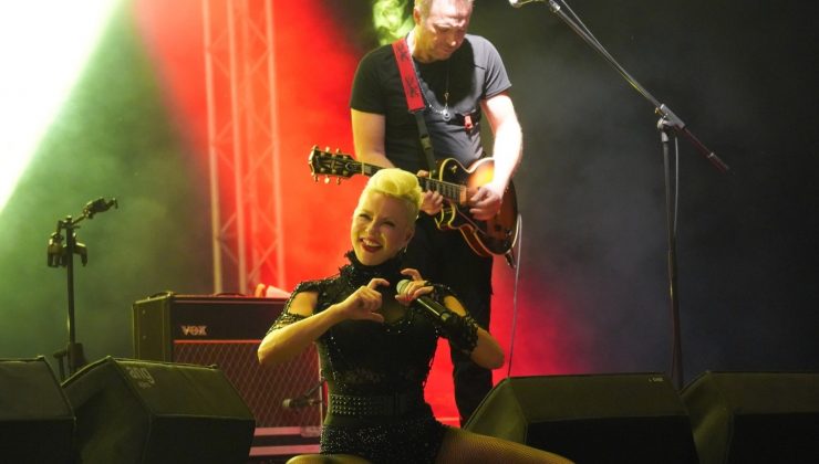 Pamela, Bilecik’te binlerce seyirciyi mest etti