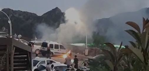 Araç dakikalar içerisinde alevlere teslim oldu