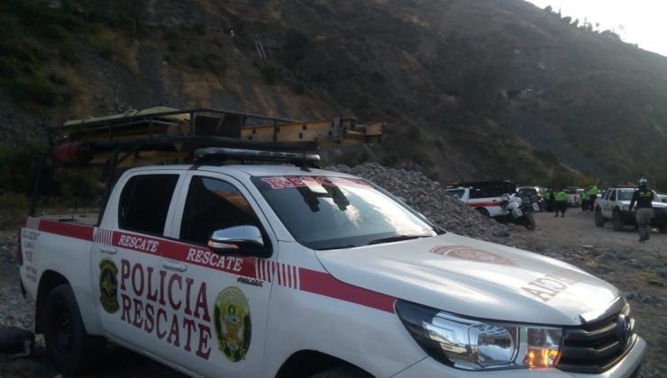 Peru’da And Dağları bölgesinde seyir halinde olan otobüsün uçuruma düşmesi sonucu en az 29 kişinin hayatını kaybettiği bildirildi.