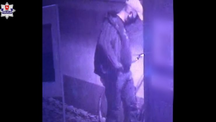 Polonya’da Covid-19 aşı merkezi kundaklandı