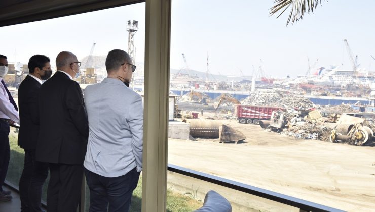 Rektör Ataç ve beraberindeki heyet gemi söküm tesislerini inceledi