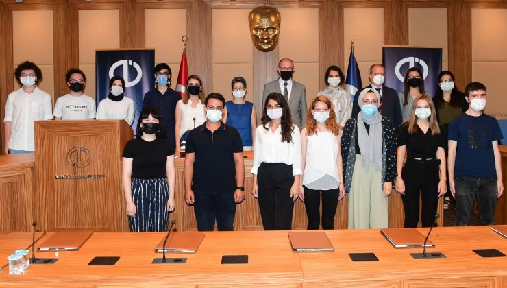 Rektör Erdal stajyer öğrencilerle bir araya geldi