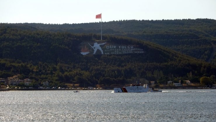 Romanya ve Rus savaş gemileri peş peşe Çanakkale Boğazı’ndan geçti