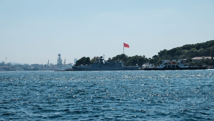 Rus savaş gemisi Sarayburnu’na demirledi