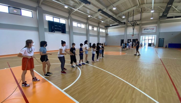 Safranbolu Çocuk Meclisi çeşitli yarışlarla doyasıya eğlendi