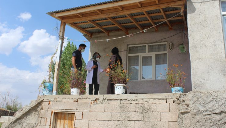 Sağlık ekibi kapı kapı dolaşıp aşı yaptı