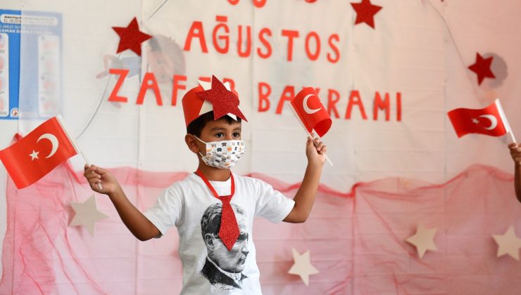 Sağlıkçıların çocukları, kreşte 30 Ağustos’u kutladı