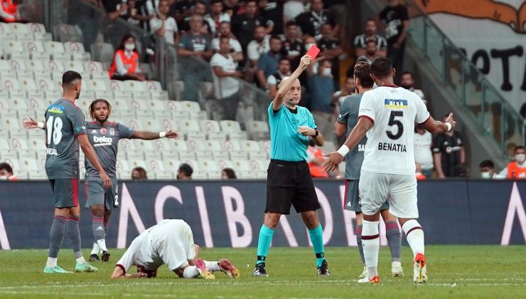 Salih Uçan kariyerindeki ilk kırmızı kartı gördü