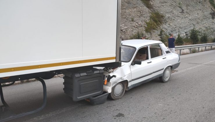 Samsun’da otomobil tıra arkadan çarptı: 1 yaralı