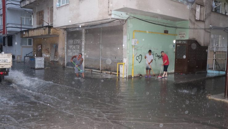 Samsun’da sağanak su birikintileri oluşturdu