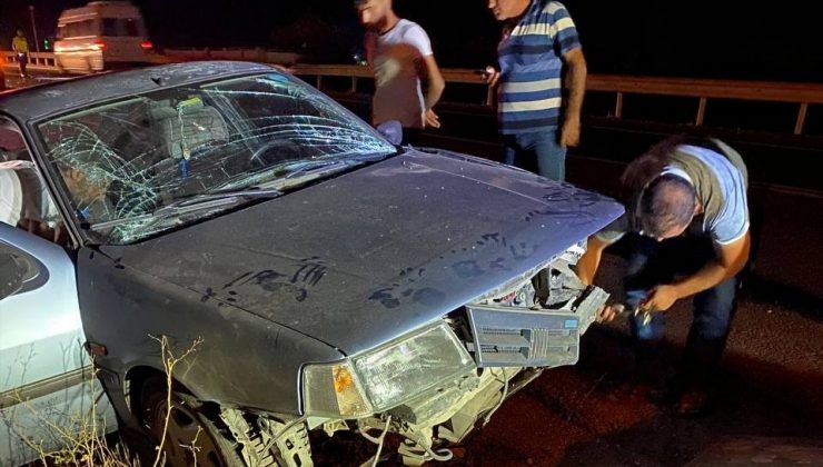 Şarampole devrilen otomobilden burunları bile kanamadan çıktılar