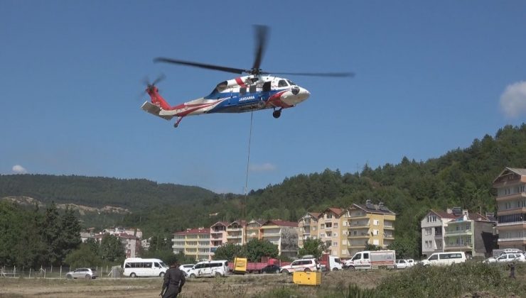 Sel bölgesindeki köylere jeneratörler helikopterlerle götürülüyor