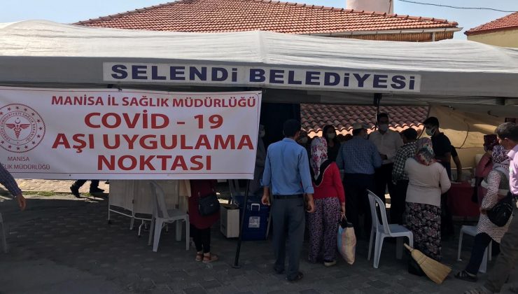 Selendi’de vatandaşlardan aşı çadırına yoğun ilgi