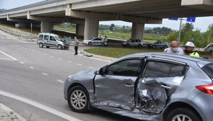 Sinop’ta kavşak altında kaza
