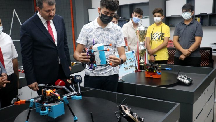 Sivas’ta İnsansız Hava Araçları AR-GE atölyesi açıldı