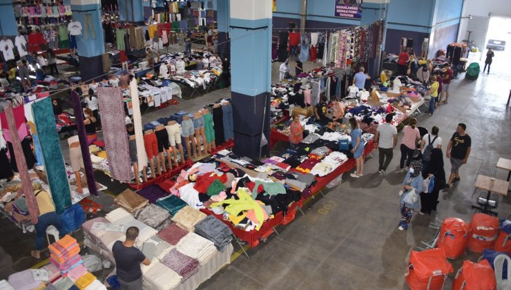 Sosyete pazarı ve sebze meyve pazarı her salı Millet Çarşısında