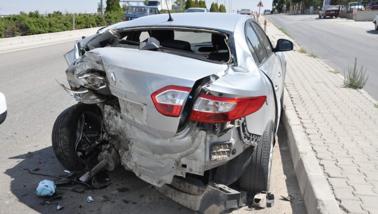 Otomobile hafif ticari araç arkadan çarptı