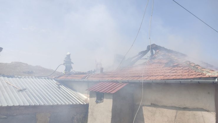 Şuhut’ta ev yangını korkuttu