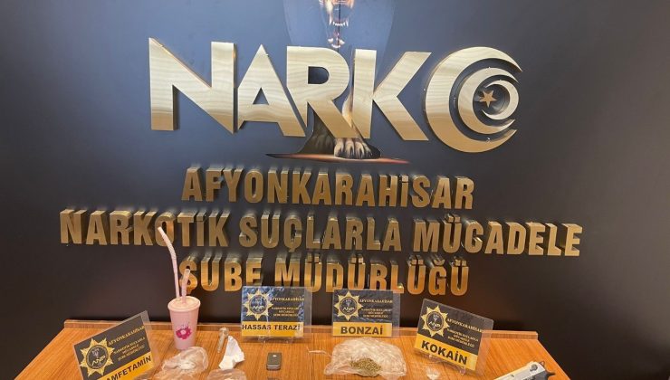 Şüphe üzerine durdurulan araçta 2 kişi uyuşturucu maddeler ile yakalandı