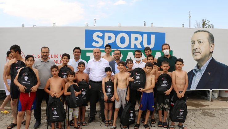 Sur’da yüzme havuzu açıldı