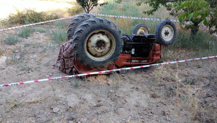 Traktörün altında kalan çiftçi hayatını kaybetti