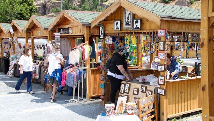 Talas’ta sahne ‘Maharetli Eller’in