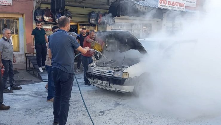 Tamir için sanayiye getirilen otomobil bir anda alev aldı