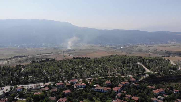 Tarihi ilçede çöp yangını söndürme çalışmaları devam ediyor