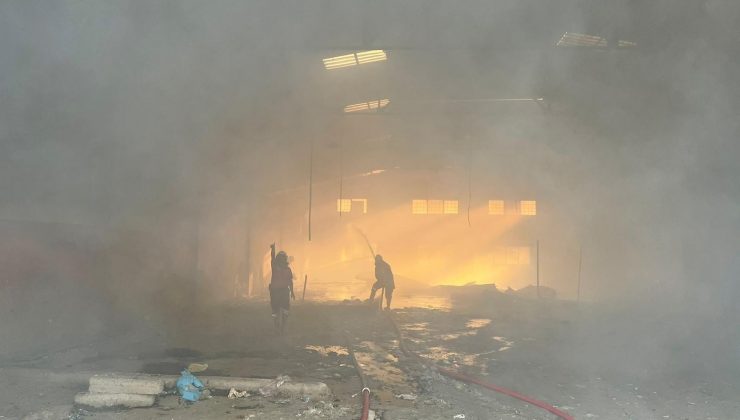 Tarsus’ta kullanılmayan fabrika alanında yangın