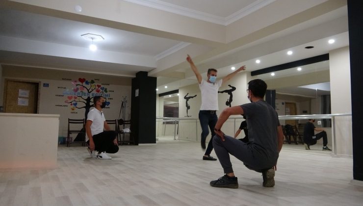 Tatvan’da halk oyunları gençleri sosyalleşmeye yöneltiyor