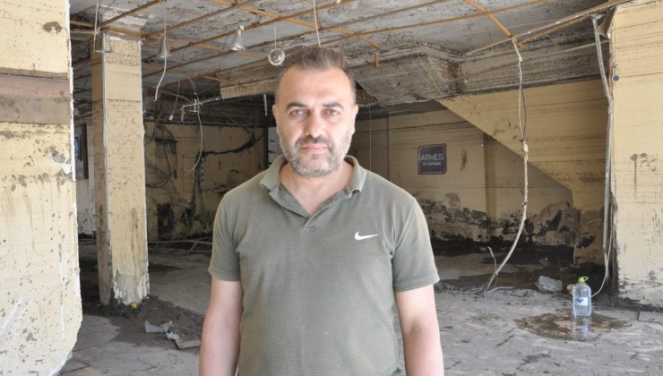 Tavanı yangın tüpüyle kırarak kurtuldu