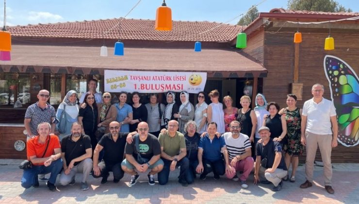 Tavşanlı Atatürk Lisesi mezunları 33 yıl sonra bir araya geldi