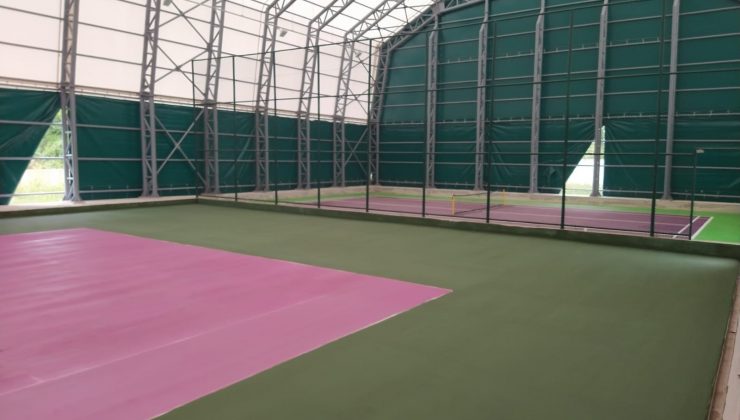 Tenis kortunda hazırlıklar sürüyor