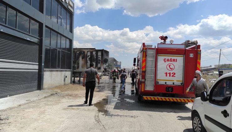 Yangını sanayi sitesi yangın söndürme ekibi söndürdü